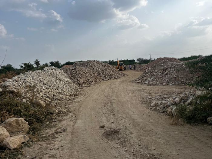 Stockpiles of raw mineral