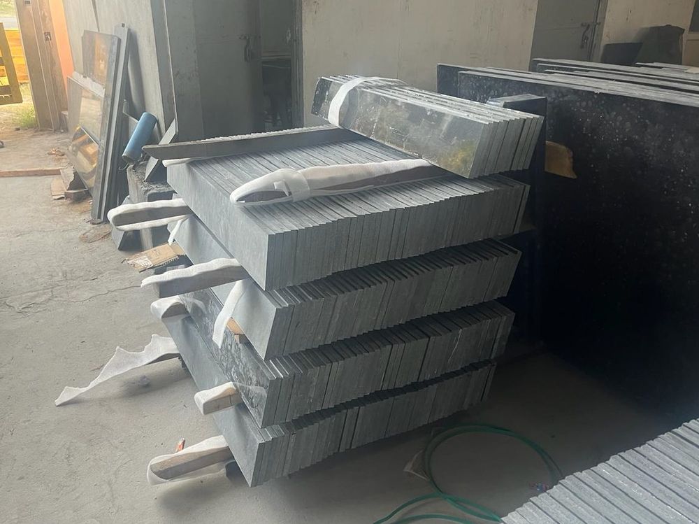 Granite slabs strapped into bundles for dispatch